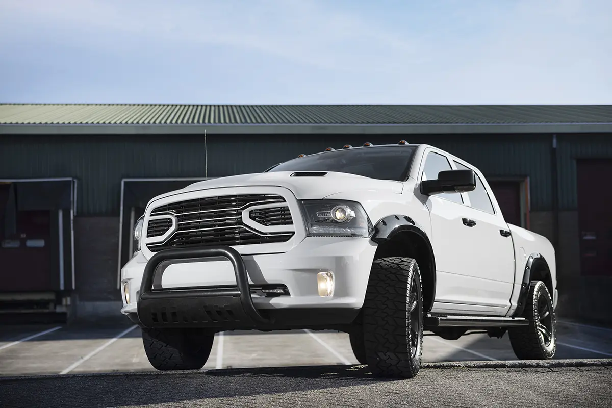 ballestas para pick-up reforzadas instaladas en vehículo de trabajo